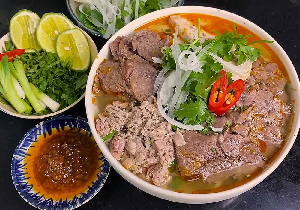 CÙNG QUỐC HƯƠNG LÀM BÚN BÒ HUẾ TẠI NHÀ BẠN NHÉ